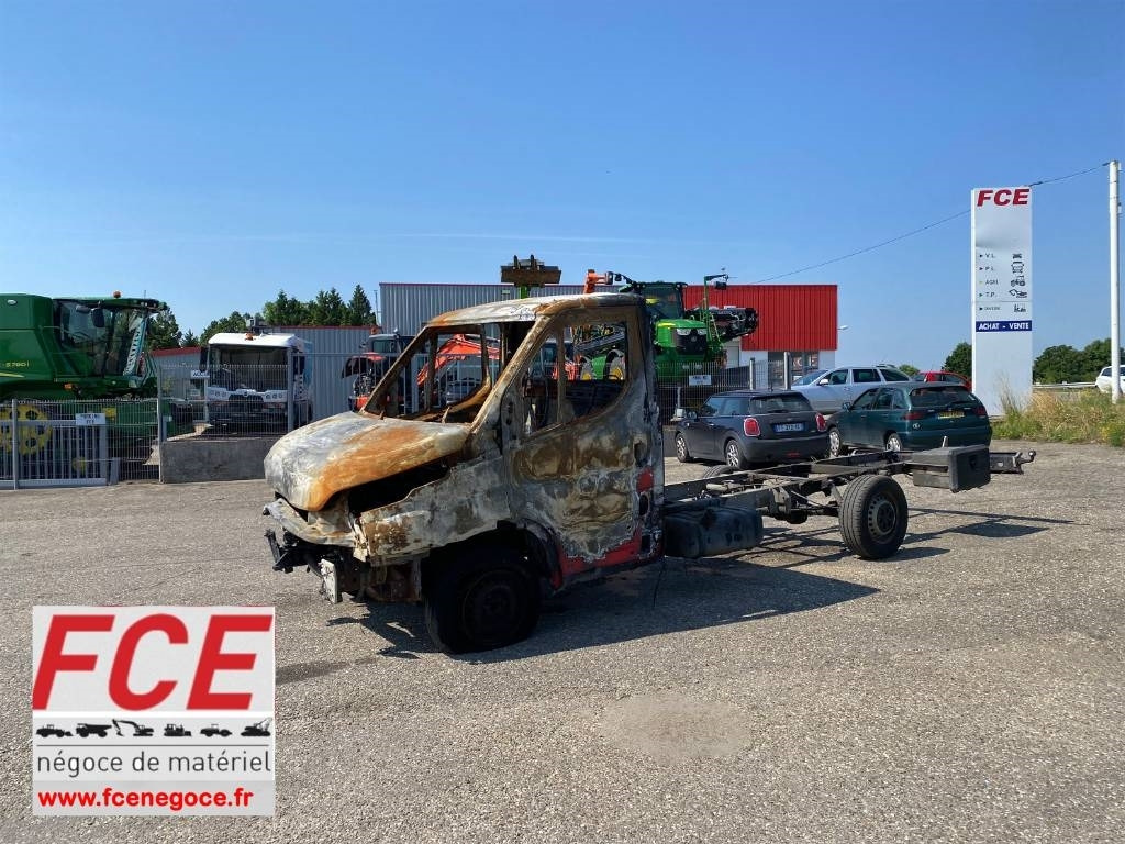 Iveco Châssis Cabine DAILY 33S12 / 2.3D 115 - Лёгкий коммерческий автомобиль: фото 1 Iveco Châssis Cabine DAILY 33S12 / 2.3D 115 - Лёгкий коммерческий автомобиль: фото 1