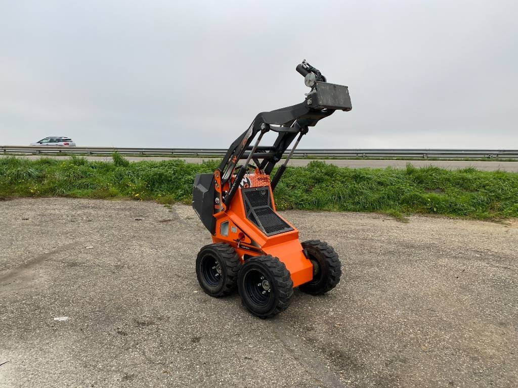 WorkyQuad WORKYQUAD SSQ15D Origine Française endommagée - Компактный фронтальный погрузчик: фото 3 WorkyQuad WORKYQUAD SSQ15D Origine Française endommagée - Компактный фронтальный погрузчик: фото 3