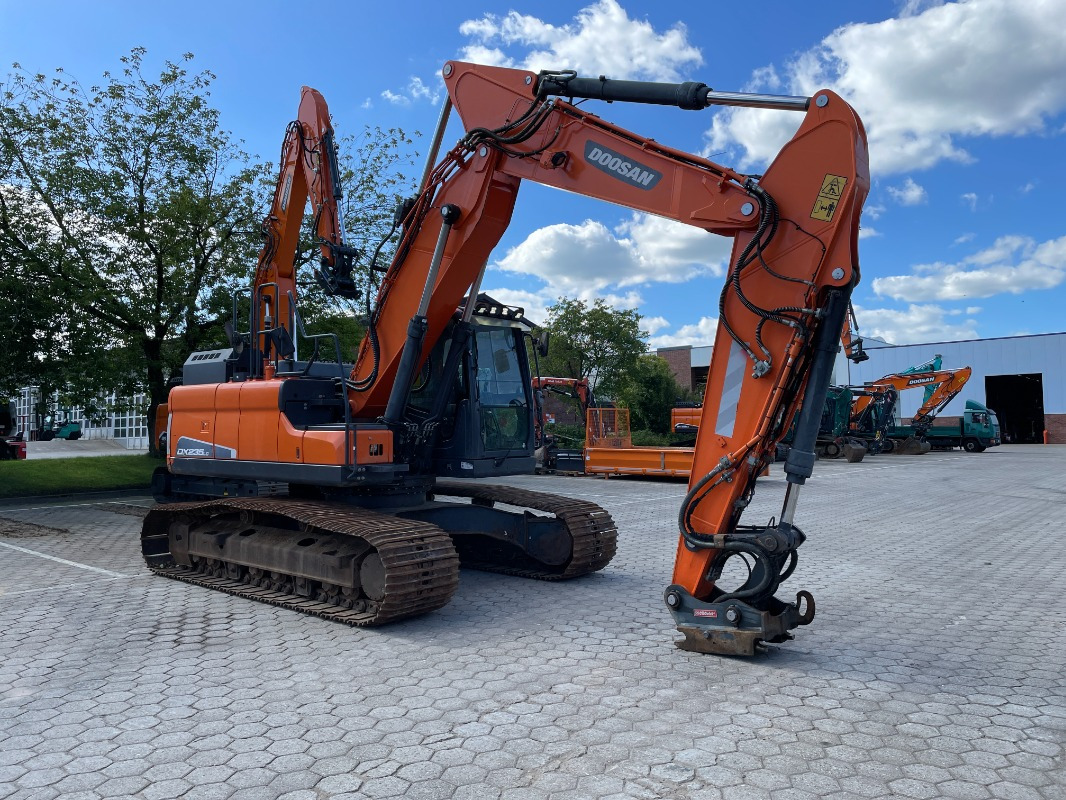 Гусеничный экскаватор Doosan DX235LC-5: фото 6