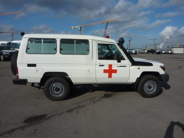 Toyota Land Cruiser 78 Metal top hzj 78 ambulance 4.2L Diesel Manual - Легковой автомобиль: фото 5 Toyota Land Cruiser 78 Metal top hzj 78 ambulance 4.2L Diesel Manual - Легковой автомобиль: фото 5