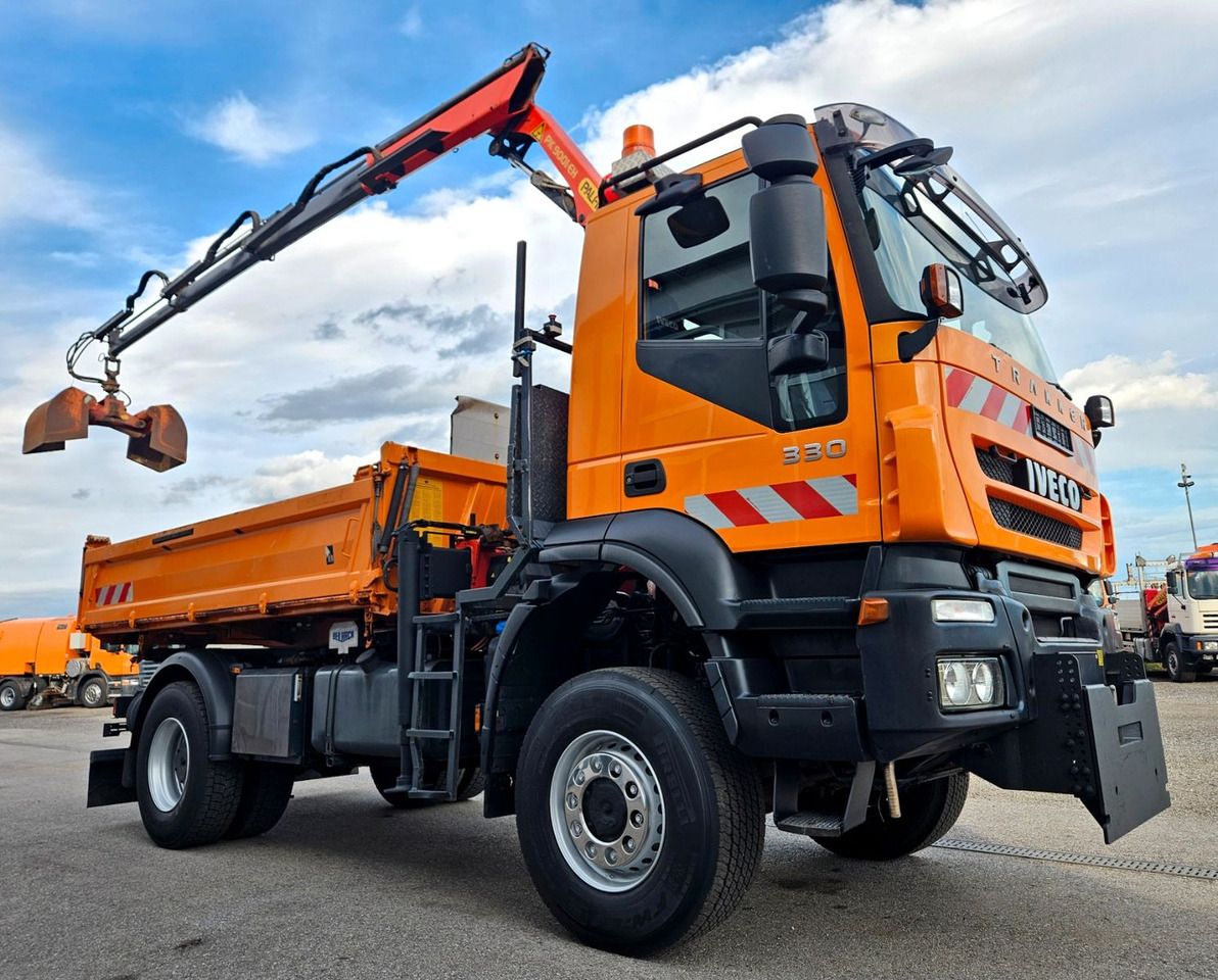 Iveco Trakker 190T33 4x4 Euro5 Kran Palfinger Funk - Самосвал, Автоманипулятор: фото 3 Iveco Trakker 190T33 4x4 Euro5 Kran Palfinger Funk - Самосвал, Автоманипулятор: фото 3