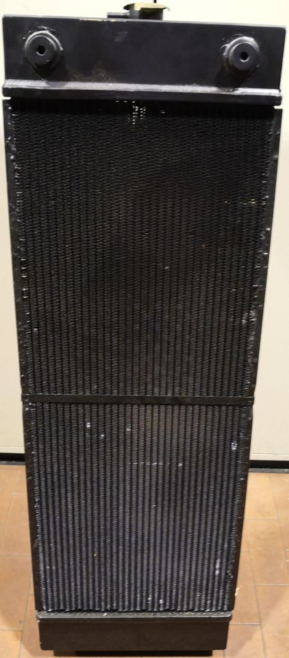 RADIATORE NEW HOLLAND E265C E305C LB05P00028S001 - Радиатор: фото 3 RADIATORE NEW HOLLAND E265C E305C LB05P00028S001 - Радиатор: фото 3