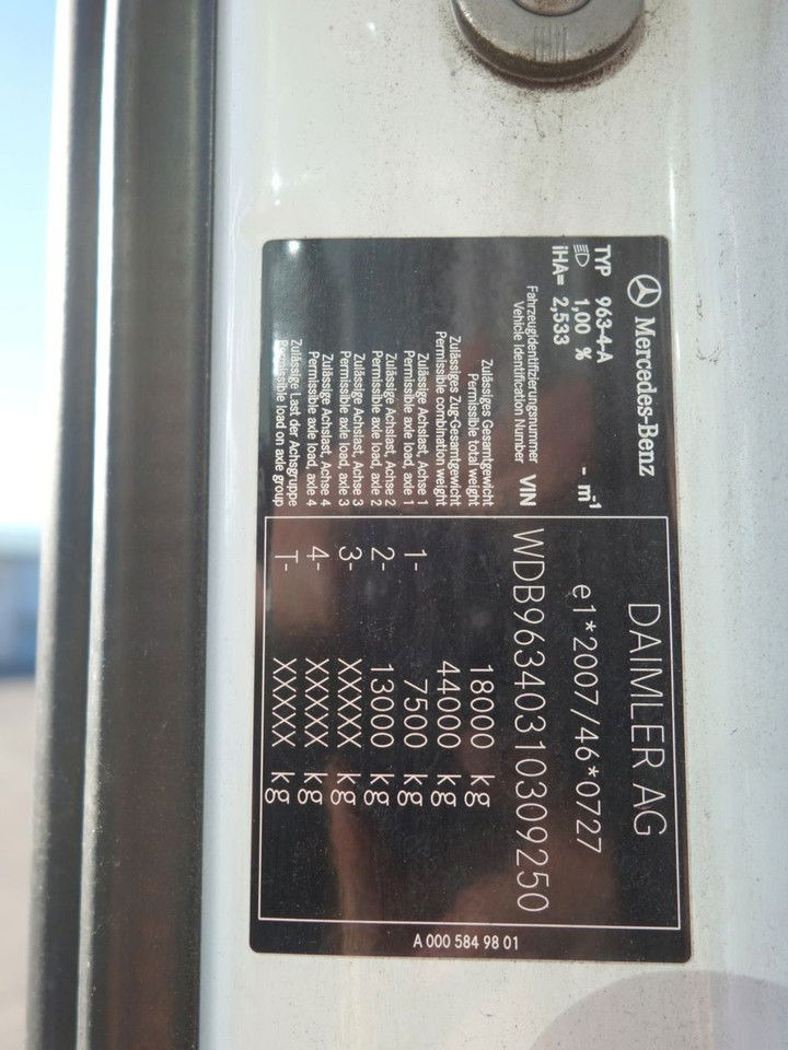 Тягач Mercedes-Benz Actros 1848 Giga Space, Standard: фото 10