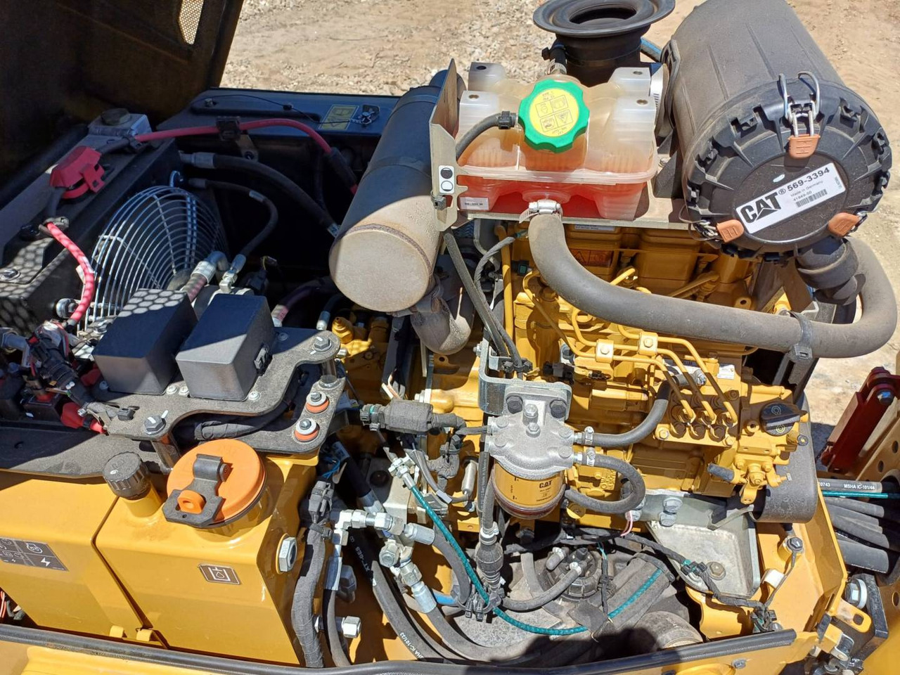 Каток тротуарный CAT CB2.7-03GC: фото 10 Каток тротуарный CAT CB2.7-03GC: фото 10