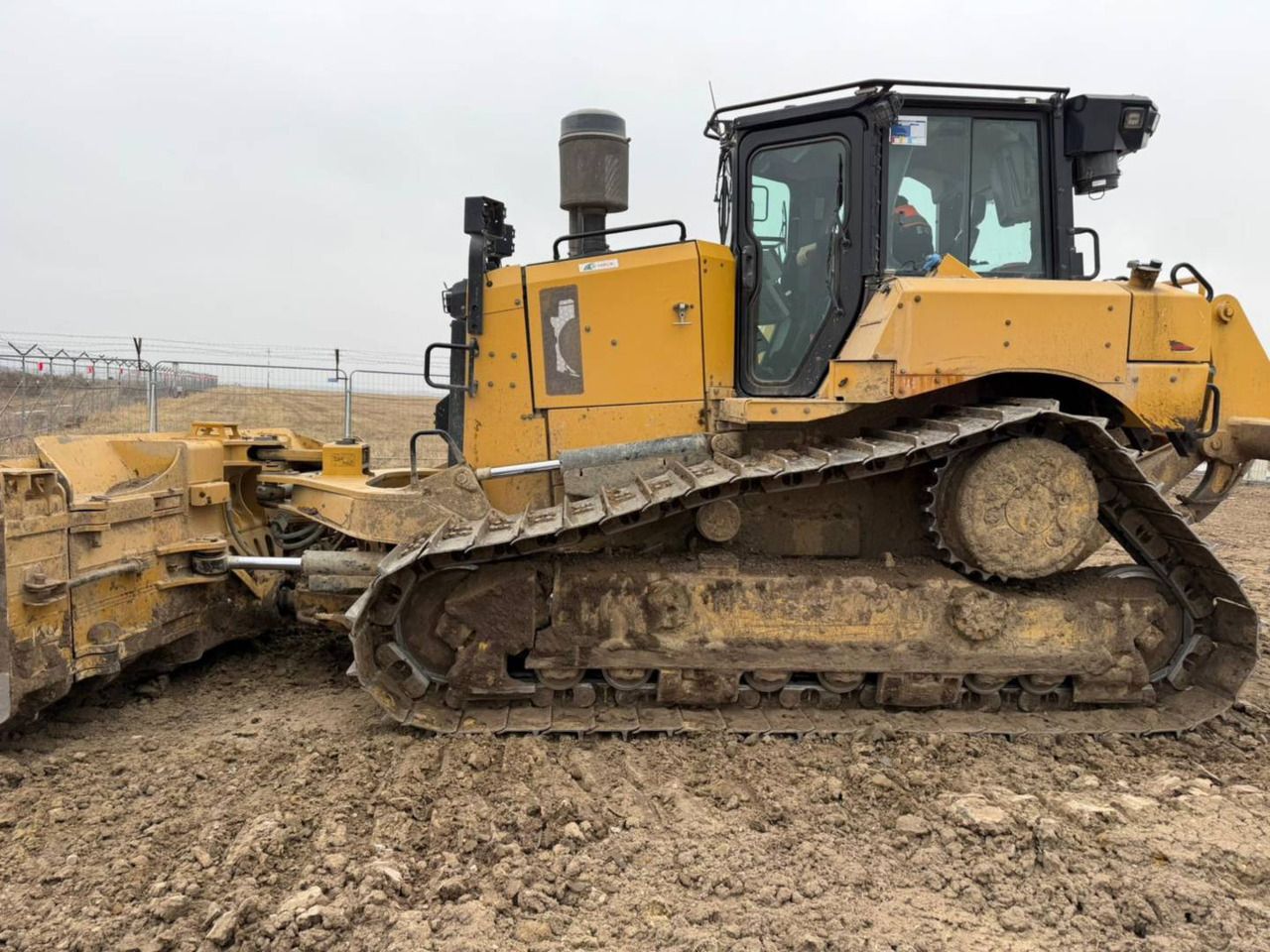 CAT D6 - Бульдозер: фото 1 CAT D6 - Бульдозер: фото 1