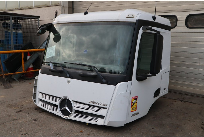 Mercedes-Benz M-CLASSIC 2.3 320MM - Кабина и интерьер для Грузовиков: фото 2 Mercedes-Benz M-CLASSIC 2.3 320MM - Кабина и интерьер для Грузовиков: фото 2