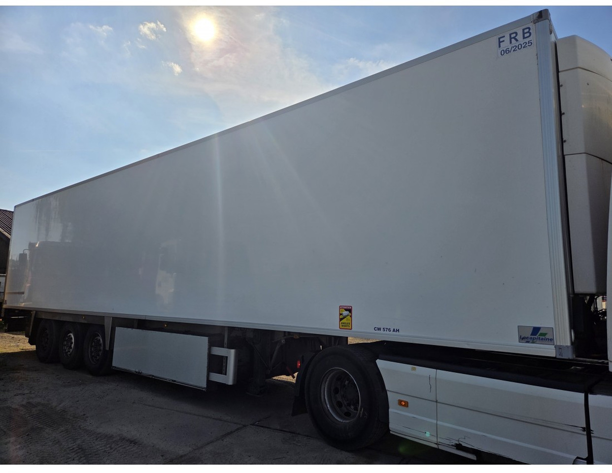 FRUHEAUF FST4 REFRIGERATED SEMITRAILER 3 AXLE MEAT RAILS THERMOKING SLX E 300 30 - Полуприцеп-рефрижератор: фото 3 FRUHEAUF FST4 REFRIGERATED SEMITRAILER 3 AXLE MEAT RAILS THERMOKING SLX E 300 30 - Полуприцеп-рефрижератор: фото 3