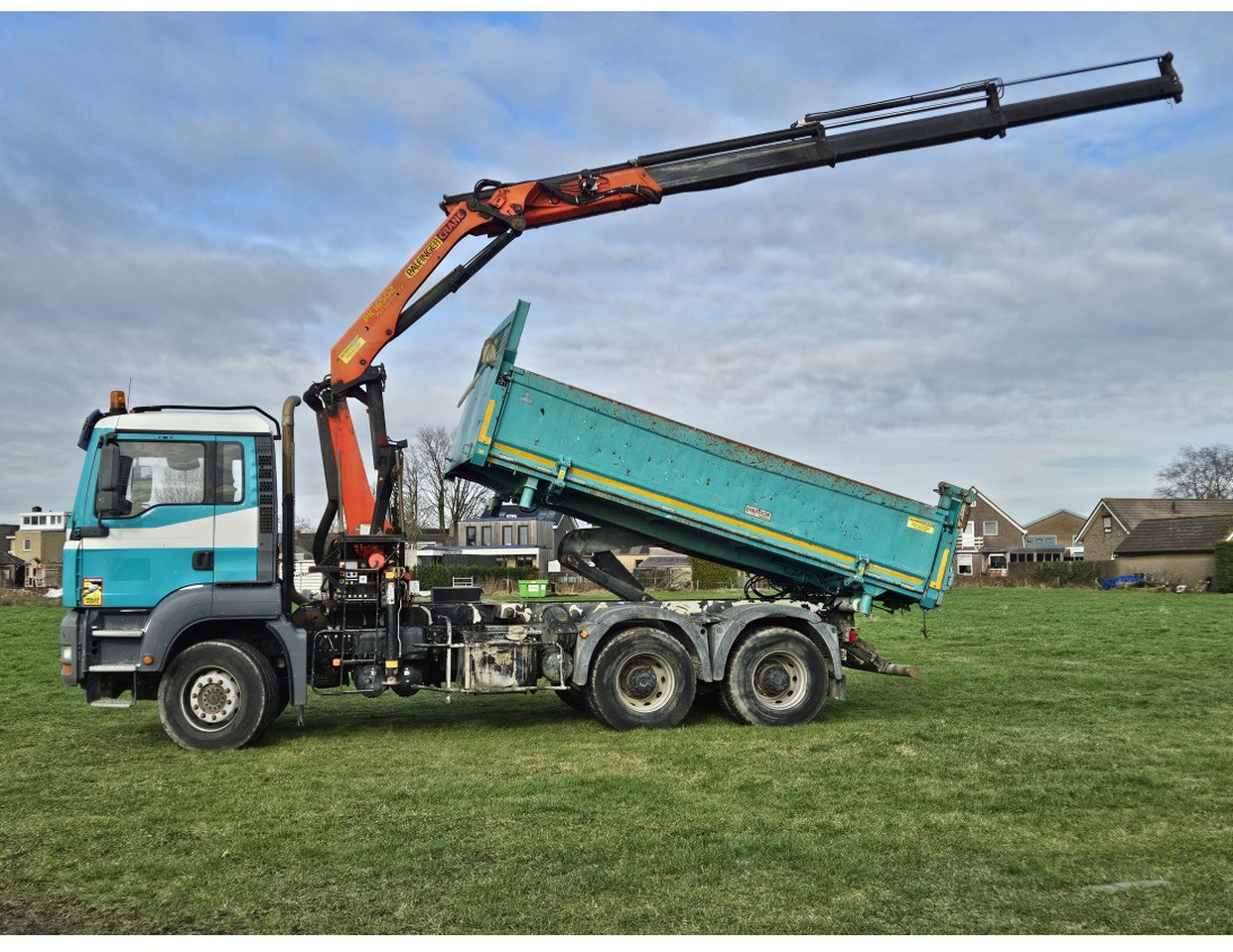 MAN TGA 33.360 TIPPER 3 SIDE CRANE PALFINGER 16502 *REMOTE CONTROL - Самосвал: фото 3 MAN TGA 33.360 TIPPER 3 SIDE CRANE PALFINGER 16502 *REMOTE CONTROL - Самосвал: фото 3