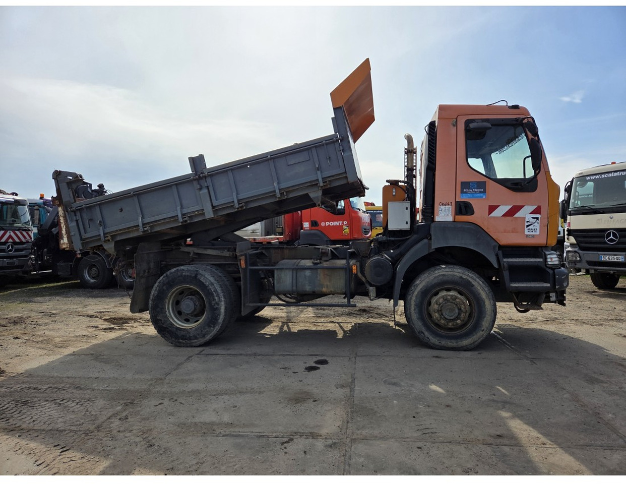 Renault Kerax 340 4x4 Tipper Manual Gearbox Mechanical pump Pompe Mecanique - Самосвал: фото 5 Renault Kerax 340 4x4 Tipper Manual Gearbox Mechanical pump Pompe Mecanique - Самосвал: фото 5