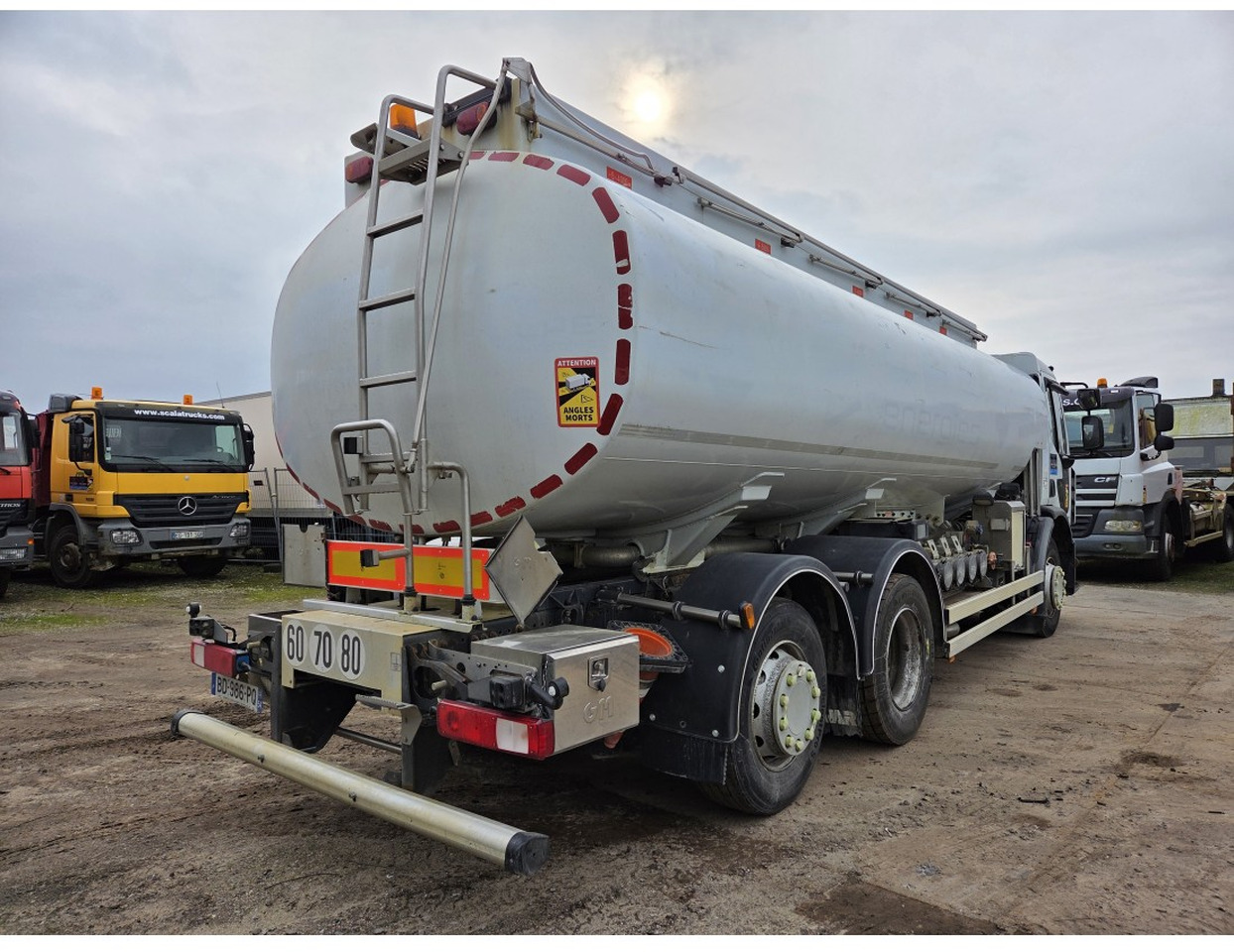 Renault Premium 340 6x2 Fuel Tank 18.540 L 3 compart Steering Axle Retarder Manual gearbox - Грузовик-цистерна: фото 2 Renault Premium 340 6x2 Fuel Tank 18.540 L 3 compart Steering Axle Retarder Manual gearbox - Грузовик-цистерна: фото 2
