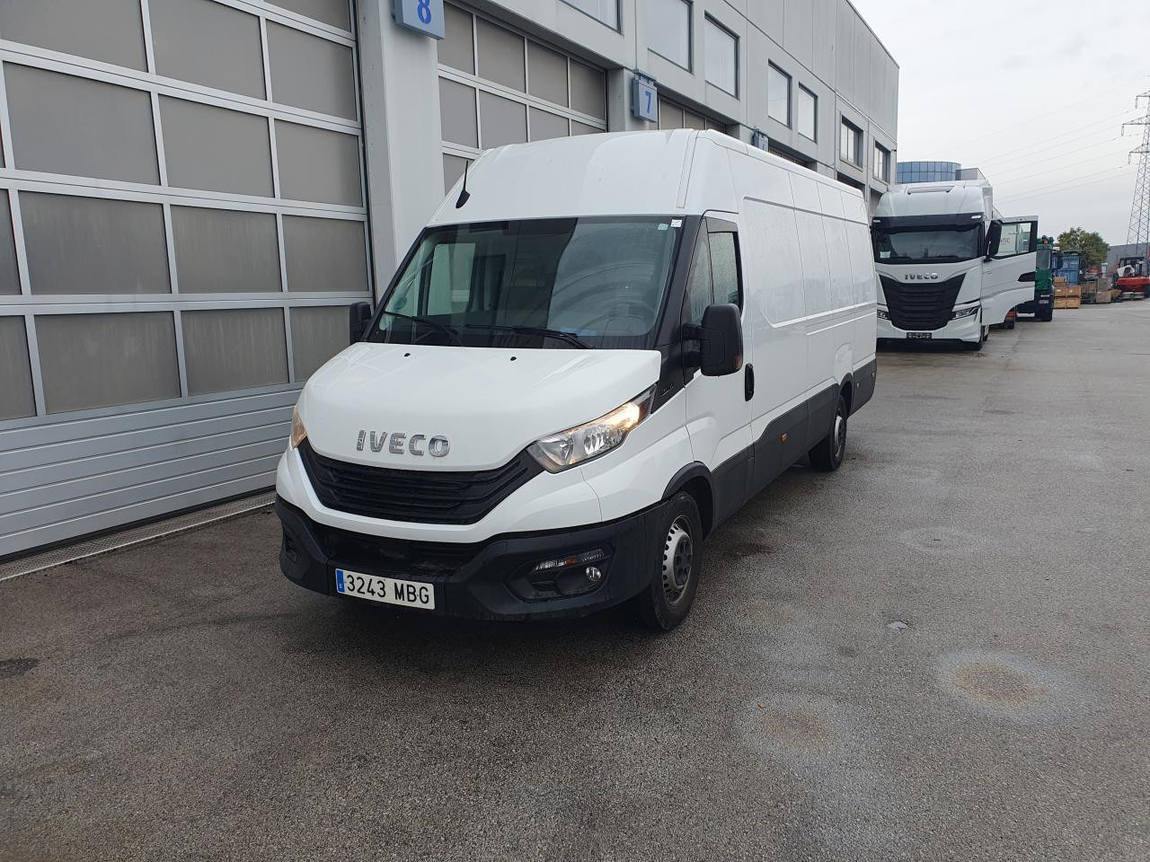 IVECO Daily 35S16 - Пассажирский фургон: фото 1 IVECO Daily 35S16 - Пассажирский фургон: фото 1