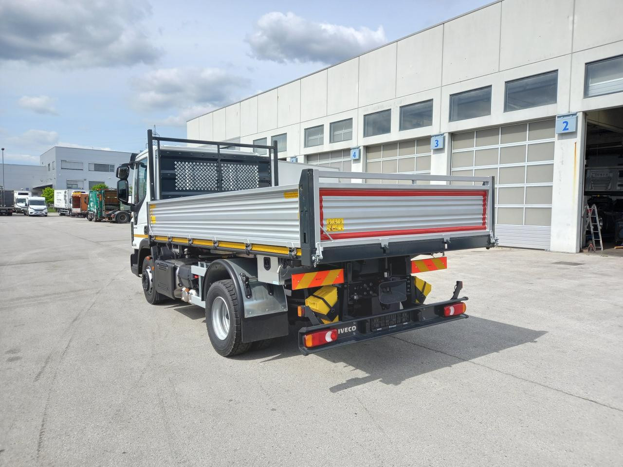 IVECO Eurocargo ML120EL25 - Самосвал: фото 3 IVECO Eurocargo ML120EL25 - Самосвал: фото 3