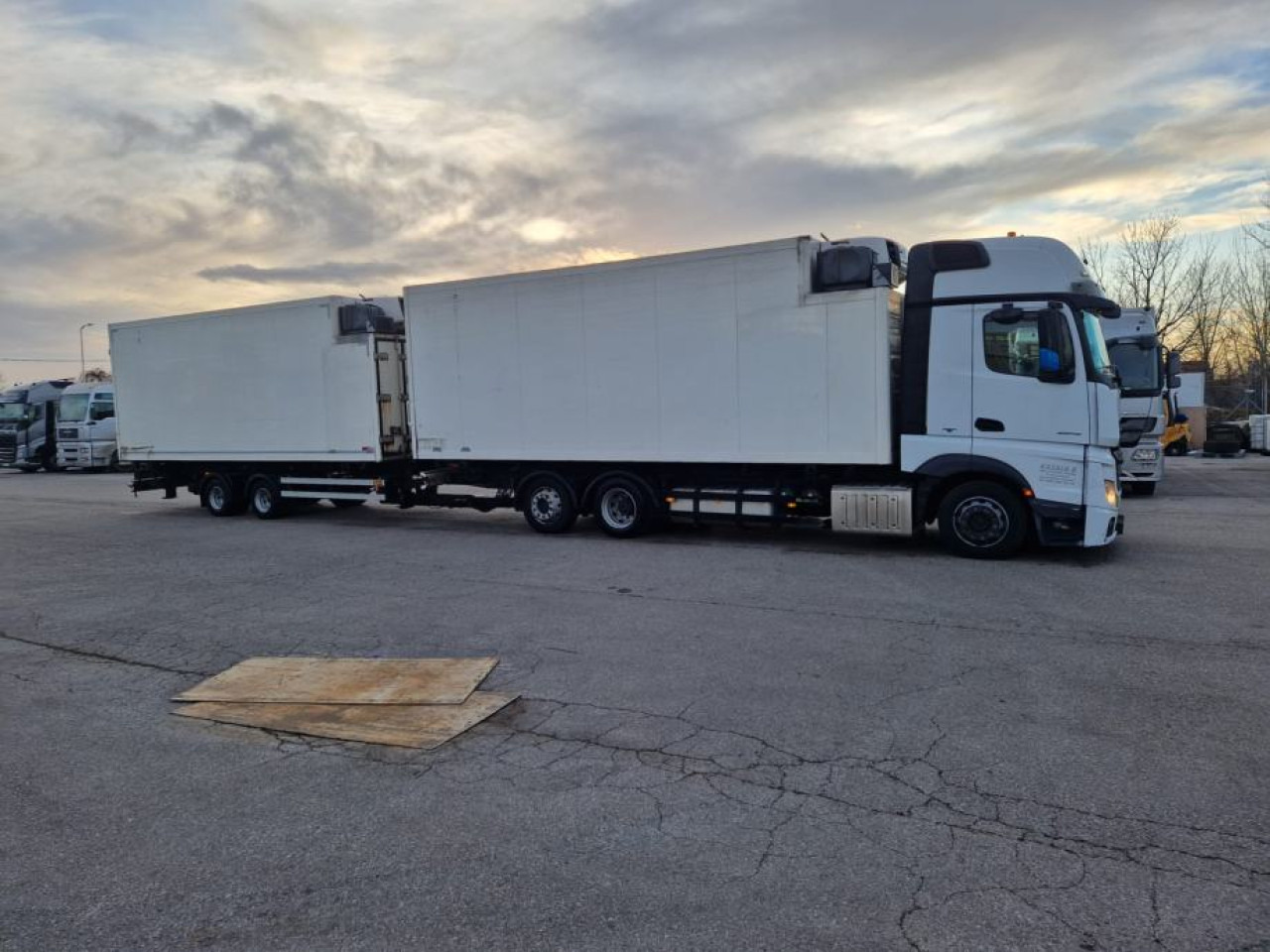 MERCEDES-BENZ Actros 25.480 - Малотоннажный рефрижератор: фото 2 MERCEDES-BENZ Actros 25.480 - Малотоннажный рефрижератор: фото 2