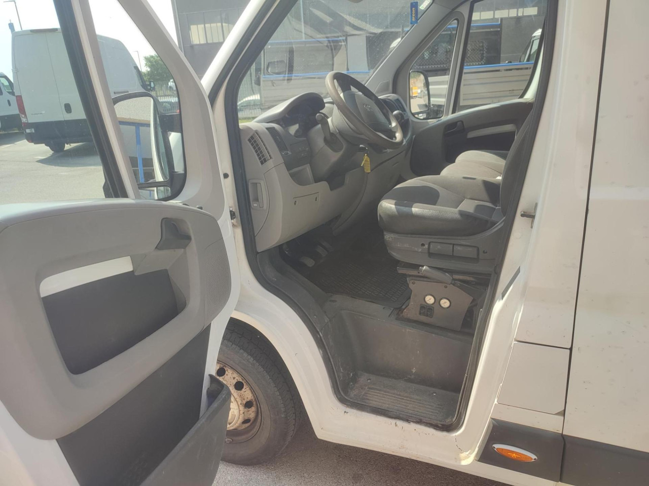 Малотоннажный самосвал, Грузопассажирский фургон PEUGEOT Boxer 2.2 HDI: фото 6
