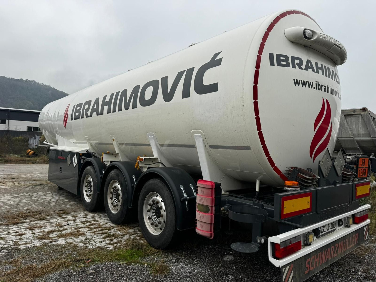 Schwarzmüller 5 Kammern, ADR, Treibstoff Fuel - Полуприцеп-цистерна: фото 3 Schwarzmüller 5 Kammern, ADR, Treibstoff Fuel - Полуприцеп-цистерна: фото 3