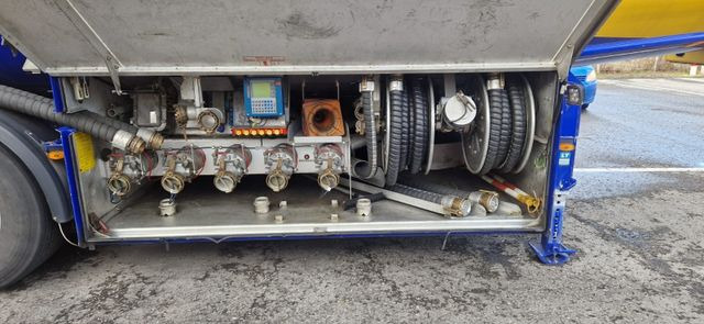 Schwarzmüller Schwingenschlögel,ADR,Diesel/Benzin, 5 Kammern Schwarzmüller Schwingenschlögel,ADR,Diesel/Benzin, 5 Kammern - Полуприцеп-цистерна: фото 5 Schwarzmüller Schwingenschlögel,ADR,Diesel/Benzin, 5 Kammern Schwarzmüller Schwingenschlögel,ADR,Diesel/Benzin, 5 Kammern - Полуприцеп-цистерна: фото 5