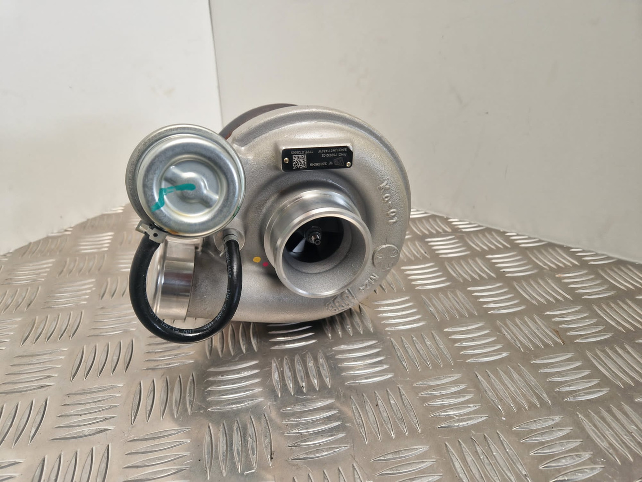 JCB turbocharger 320/06049 Garrett Turbo 762932-02 - Двигатель и запчасти для Строительной техники: фото 2 JCB turbocharger 320/06049 Garrett Turbo 762932-02 - Двигатель и запчасти для Строительной техники: фото 2