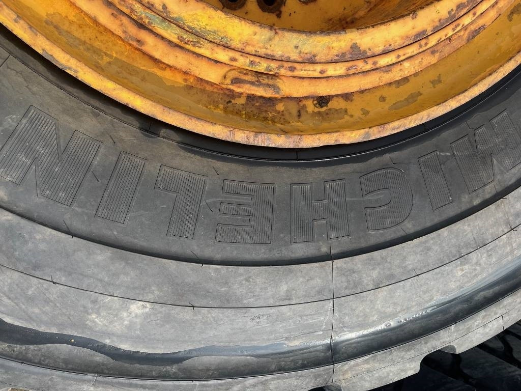 Michelin 800/65R29 XLD Volvo L150 L180 - Колесо: фото 3 Michelin 800/65R29 XLD Volvo L150 L180 - Колесо: фото 3