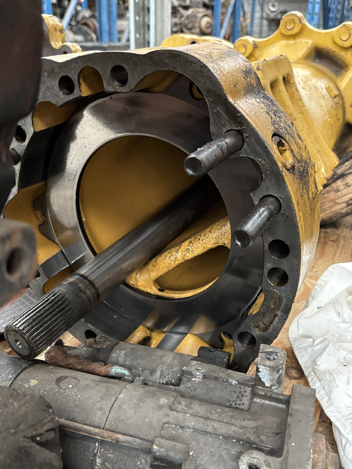 CAT CARRARO 641500 10637 Obudowa Mostu Pochwa Prawa Lewa - Ось и запчасти для Сельскохозяйственной техники: фото 4 CAT CARRARO 641500 10637 Obudowa Mostu Pochwa Prawa Lewa - Ось и запчасти для Сельскохозяйственной техники: фото 4