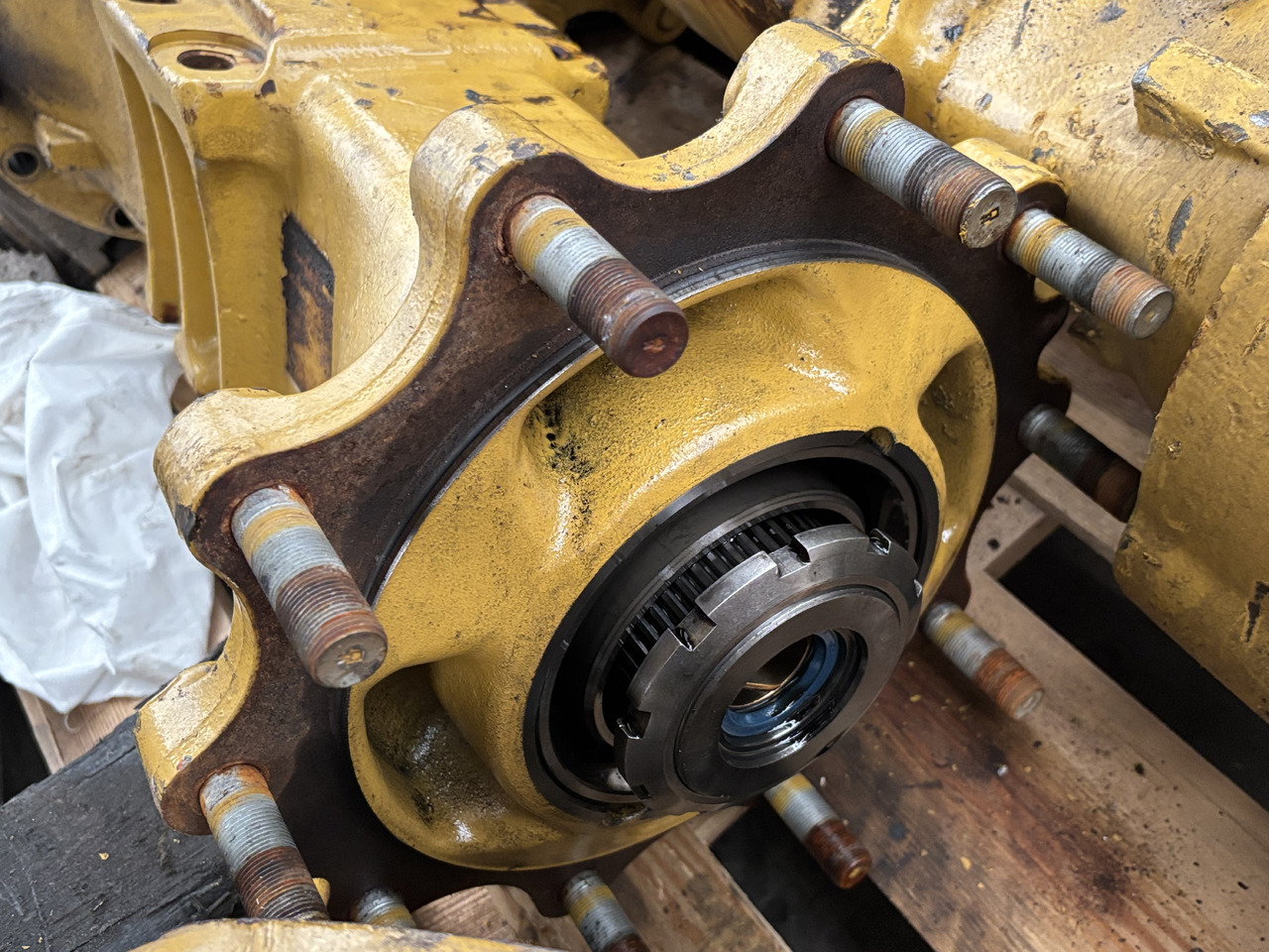 CAT CARRARO 641500 10637 Obudowa Mostu Pochwa Prawa Lewa - Ось и запчасти для Сельскохозяйственной техники: фото 2 CAT CARRARO 641500 10637 Obudowa Mostu Pochwa Prawa Lewa - Ось и запчасти для Сельскохозяйственной техники: фото 2