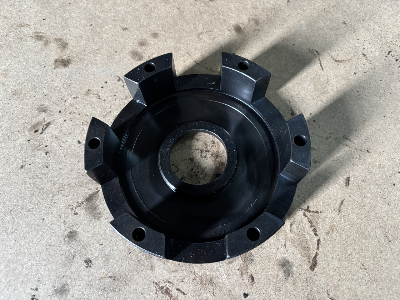 CLAAS AXION 830 Dzwon Obudowa 0011343560 0011606740 - Корзина сцепления для Тракторов: фото 1 CLAAS AXION 830 Dzwon Obudowa 0011343560 0011606740 - Корзина сцепления для Тракторов: фото 1