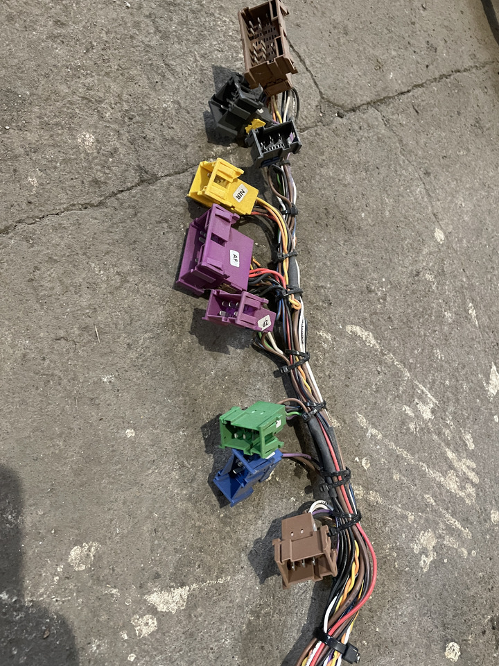 Claas Jaguar 880-830 980-930 - wiązka elektryczna kabiny 0018110206 - Кабели/ Провода для Кормоуборочных комбайнов: фото 5 Claas Jaguar 880-830 980-930 - wiązka elektryczna kabiny 0018110206 - Кабели/ Провода для Кормоуборочных комбайнов: фото 5