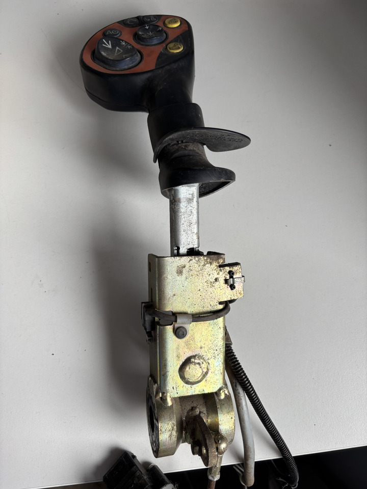 Claas Lexion 600 - joystick - Рычаг переключения передач для Сельскохозяйственной техники: фото 1 Claas Lexion 600 - joystick - Рычаг переключения передач для Сельскохозяйственной техники: фото 1