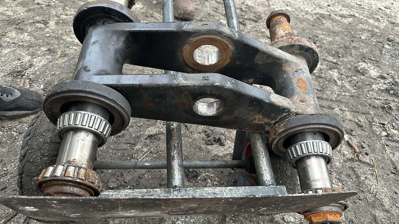 Claas Lexion Terra Trac - wózek do gąsienicy - Сцепное устройство для Сельскохозяйственной техники: фото 1 Claas Lexion Terra Trac - wózek do gąsienicy - Сцепное устройство для Сельскохозяйственной техники: фото 1