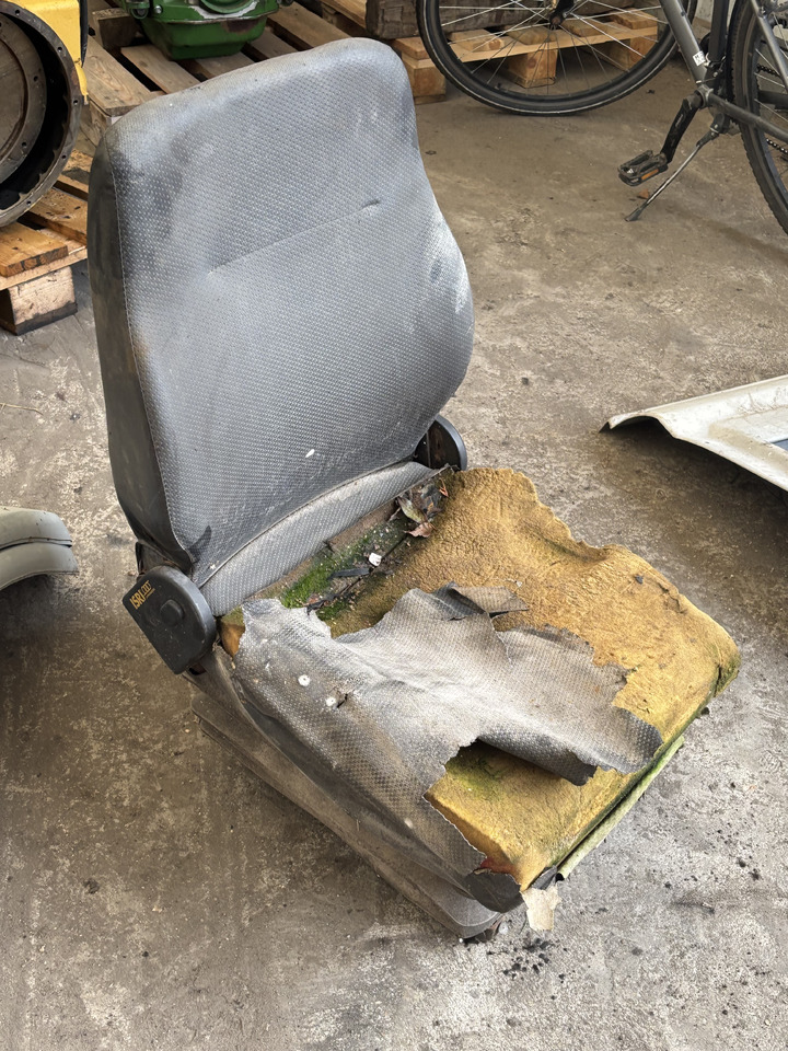 Dieci 185 - Ładowarka Teleskopowa - Fotel Kierowcy Siedzenie - Сиденье для Телескопических погрузчиков: фото 1 Dieci 185 - Ładowarka Teleskopowa - Fotel Kierowcy Siedzenie - Сиденье для Телескопических погрузчиков: фото 1