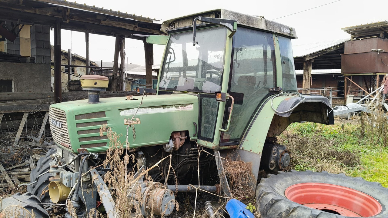 Fendt 309 - na części - kabina drzwi szyba maska grill - Дверь и запчасти для Сельскохозяйственной техники: фото 3 Fendt 309 - na części - kabina drzwi szyba maska grill - Дверь и запчасти для Сельскохозяйственной техники: фото 3