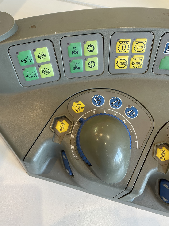 Fendt 920 -pulpit panel sterujący F718970071020 - Кабина и интерьер для Сельскохозяйственной техники: фото 1 Fendt 920 -pulpit panel sterujący F718970071020 - Кабина и интерьер для Сельскохозяйственной техники: фото 1