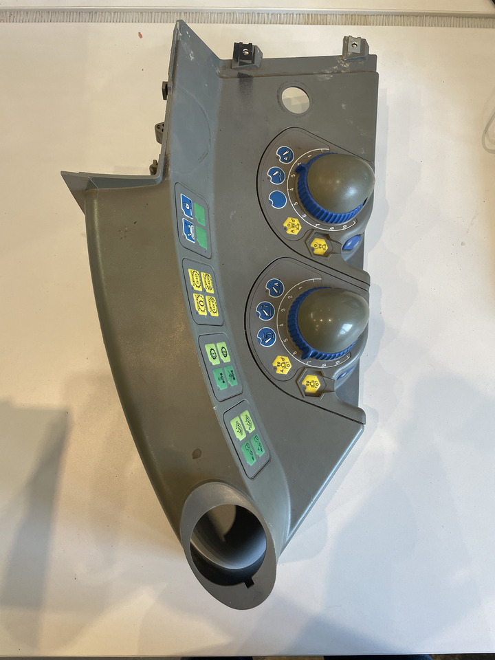 Fendt 920 -pulpit panel sterujący F718970071020 - Кабина и интерьер для Сельскохозяйственной техники: фото 2 Fendt 920 -pulpit panel sterujący F718970071020 - Кабина и интерьер для Сельскохозяйственной техники: фото 2
