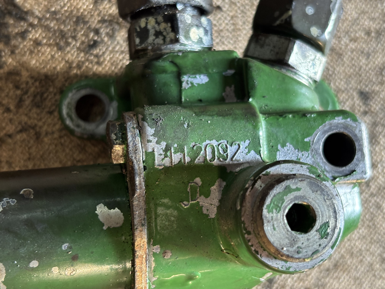 John Deere 6010 6110 6210 6506 6600 Obudowa zaworu elektromagnetycznego L112092 - Гидравлический клапан для Сельскохозяйственной техники: фото 2 John Deere 6010 6110 6210 6506 6600 Obudowa zaworu elektromagnetycznego L112092 - Гидравлический клапан для Сельскохозяйственной техники: фото 2