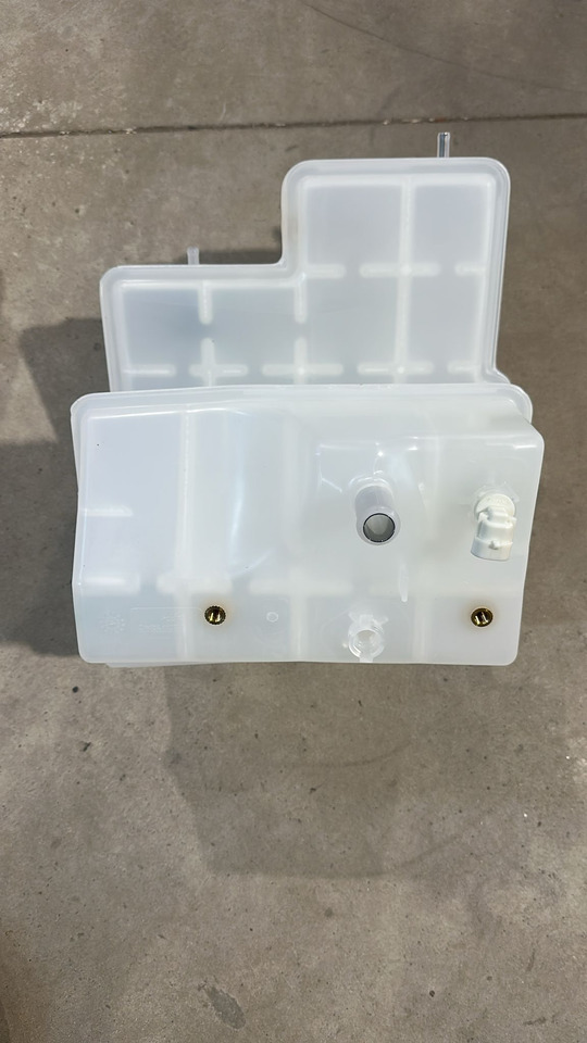 John Deere 7R 7210R 7270R 7230R 7250R 7310R Zbiornik chłodnicy Zbiornik Płynu RE579843 NOWY - Расширительный бачок для Сельскохозяйственной техники: фото 1 John Deere 7R 7210R 7270R 7230R 7250R 7310R Zbiornik chłodnicy Zbiornik Płynu RE579843 NOWY - Расширительный бачок для Сельскохозяйственной техники: фото 1