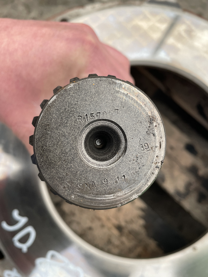 John Deere 8110 8120 8210 9120 9220 - półoś granat R157057 R111450 R157061 R157059 - Приводный вал для Сельскохозяйственной техники: фото 2 John Deere 8110 8120 8210 9120 9220 - półoś granat R157057 R111450 R157061 R157059 - Приводный вал для Сельскохозяйственной техники: фото 2