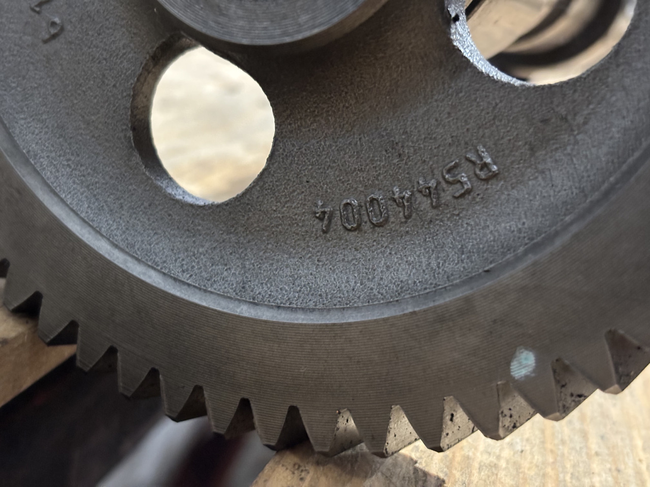 John Deere RE557328 R544004 R538072 Wałek Rozrządu - Распределительный вал для Сельскохозяйственной техники: фото 2 John Deere RE557328 R544004 R538072 Wałek Rozrządu - Распределительный вал для Сельскохозяйственной техники: фото 2
