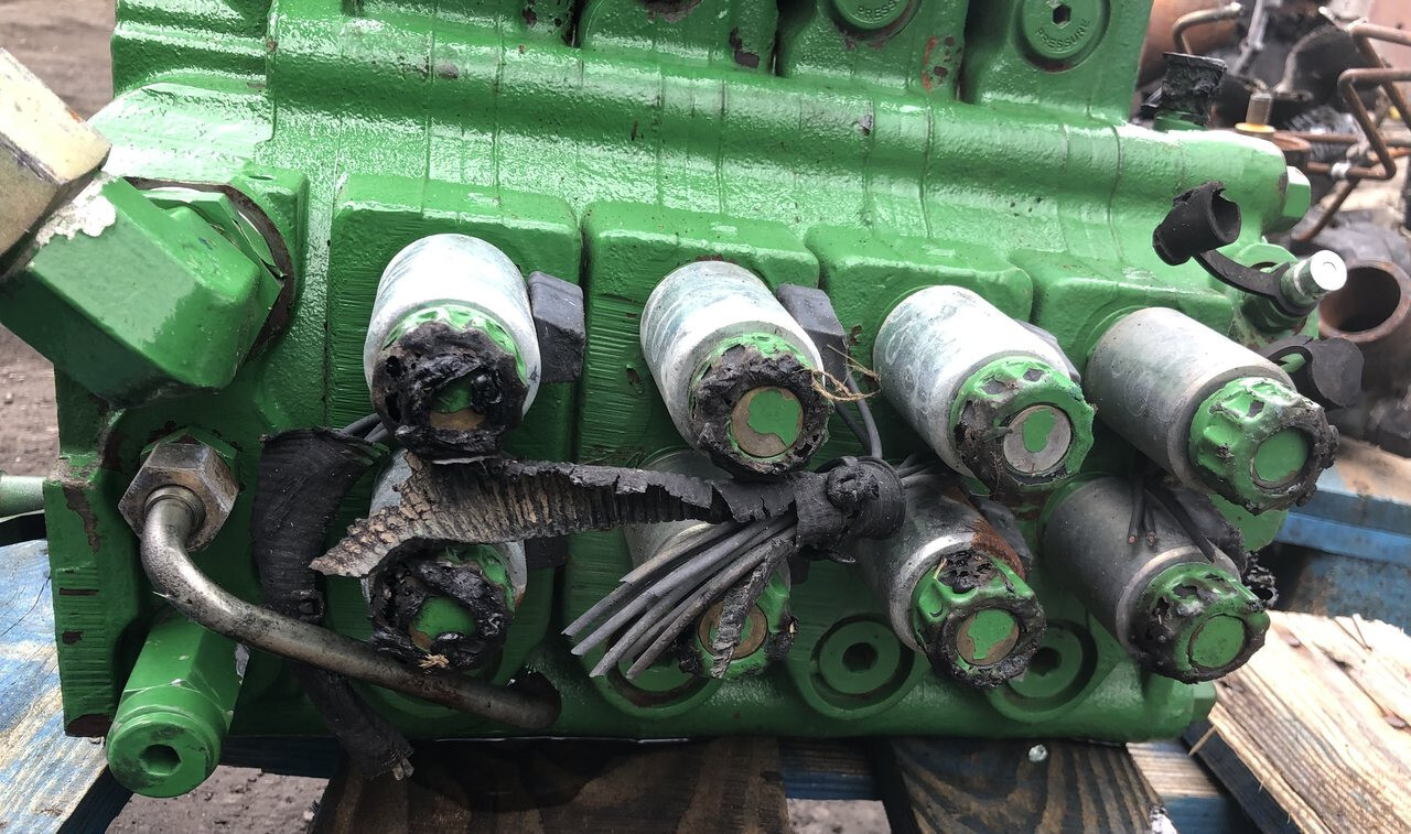 John Deere-rozdzielacz/John Deere 9420 - Гидравлический клапан для Сельскохозяйственной техники: фото 2 John Deere-rozdzielacz/John Deere 9420 - Гидравлический клапан для Сельскохозяйственной техники: фото 2
