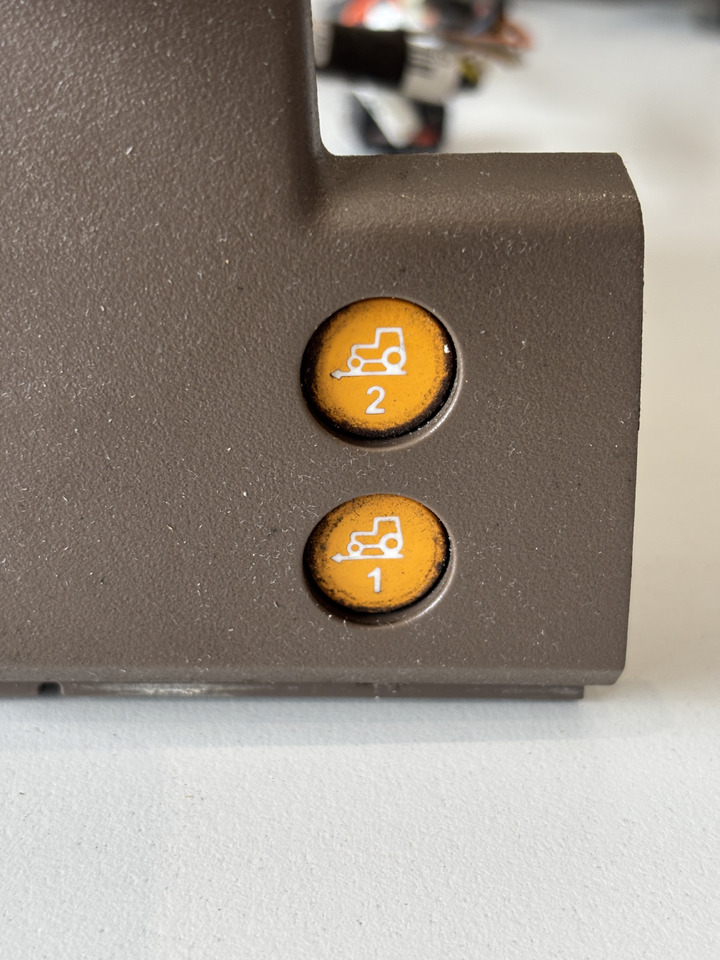 John Deere seria 6000 7000 8000 R - moduł przełącznik kontroler RE583254 RE564617 RE594598 - Электрическая система для Сельскохозяйственной техники: фото 3 John Deere seria 6000 7000 8000 R - moduł przełącznik kontroler RE583254 RE564617 RE594598 - Электрическая система для Сельскохозяйственной техники: фото 3