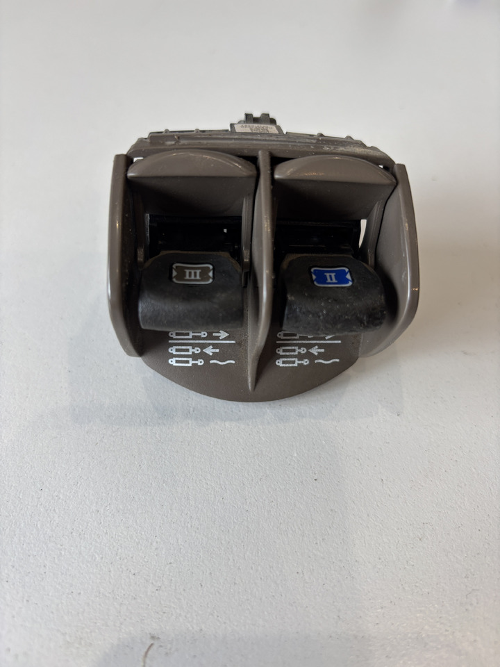 John Deere seria 6000 7000 8000 R - moduł przełącznik tylnego TUZ RE588390 TA26634 - Электрическая система для Сельскохозяйственной техники: фото 1 John Deere seria 6000 7000 8000 R - moduł przełącznik tylnego TUZ RE588390 TA26634 - Электрическая система для Сельскохозяйственной техники: фото 1