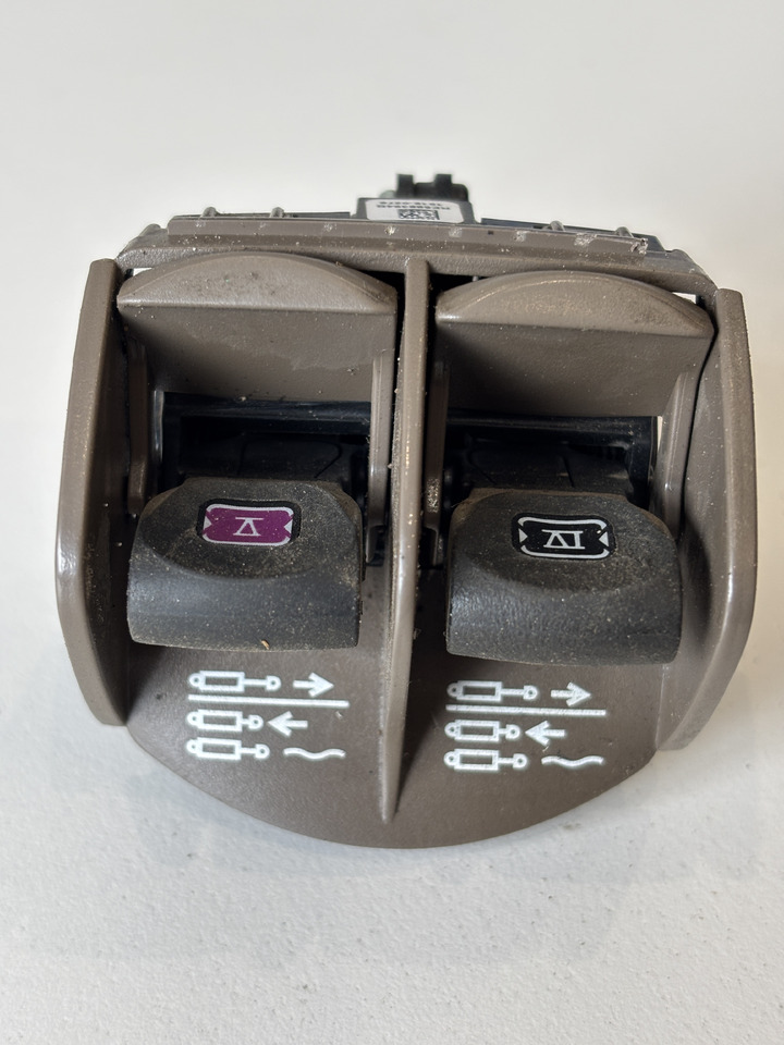 John Deere seria 6000 7000 8000 R - moduł przełącznik tylnego TUZ RE588394 TA26636 - Электрическая система для Сельскохозяйственной техники: фото 1 John Deere seria 6000 7000 8000 R - moduł przełącznik tylnego TUZ RE588394 TA26636 - Электрическая система для Сельскохозяйственной техники: фото 1