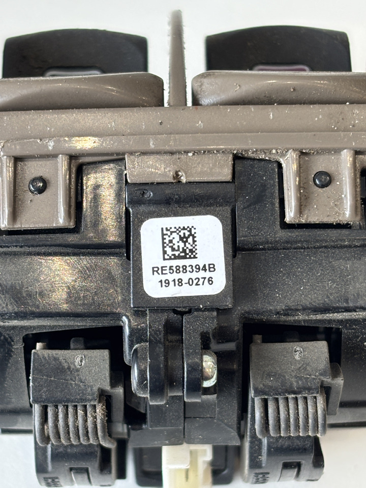 John Deere seria 6000 7000 8000 R - moduł przełącznik tylnego TUZ RE588394 TA26636 - Электрическая система для Сельскохозяйственной техники: фото 2 John Deere seria 6000 7000 8000 R - moduł przełącznik tylnego TUZ RE588394 TA26636 - Электрическая система для Сельскохозяйственной техники: фото 2