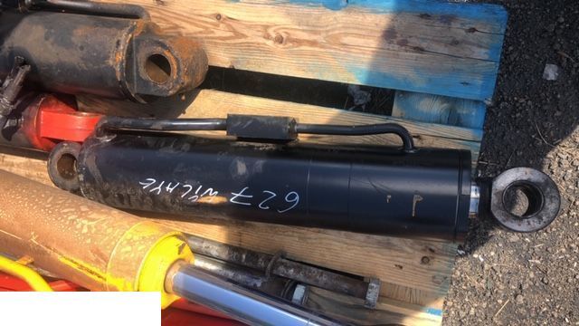 Manitou 627 - Siłownik Wychyłu - Гидравлический цилиндр для Сельскохозяйственной техники: фото 1 Manitou 627 - Siłownik Wychyłu - Гидравлический цилиндр для Сельскохозяйственной техники: фото 1