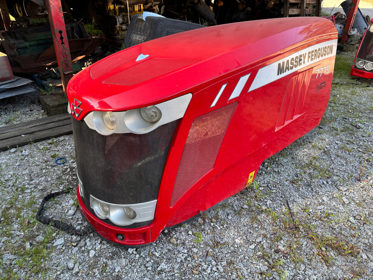 Masey Fergusson 7719 Dyna-6 - maska silnika 4355132M94 - Капот для Тракторов: фото 3 Masey Fergusson 7719 Dyna-6 - maska silnika 4355132M94 - Капот для Тракторов: фото 3
