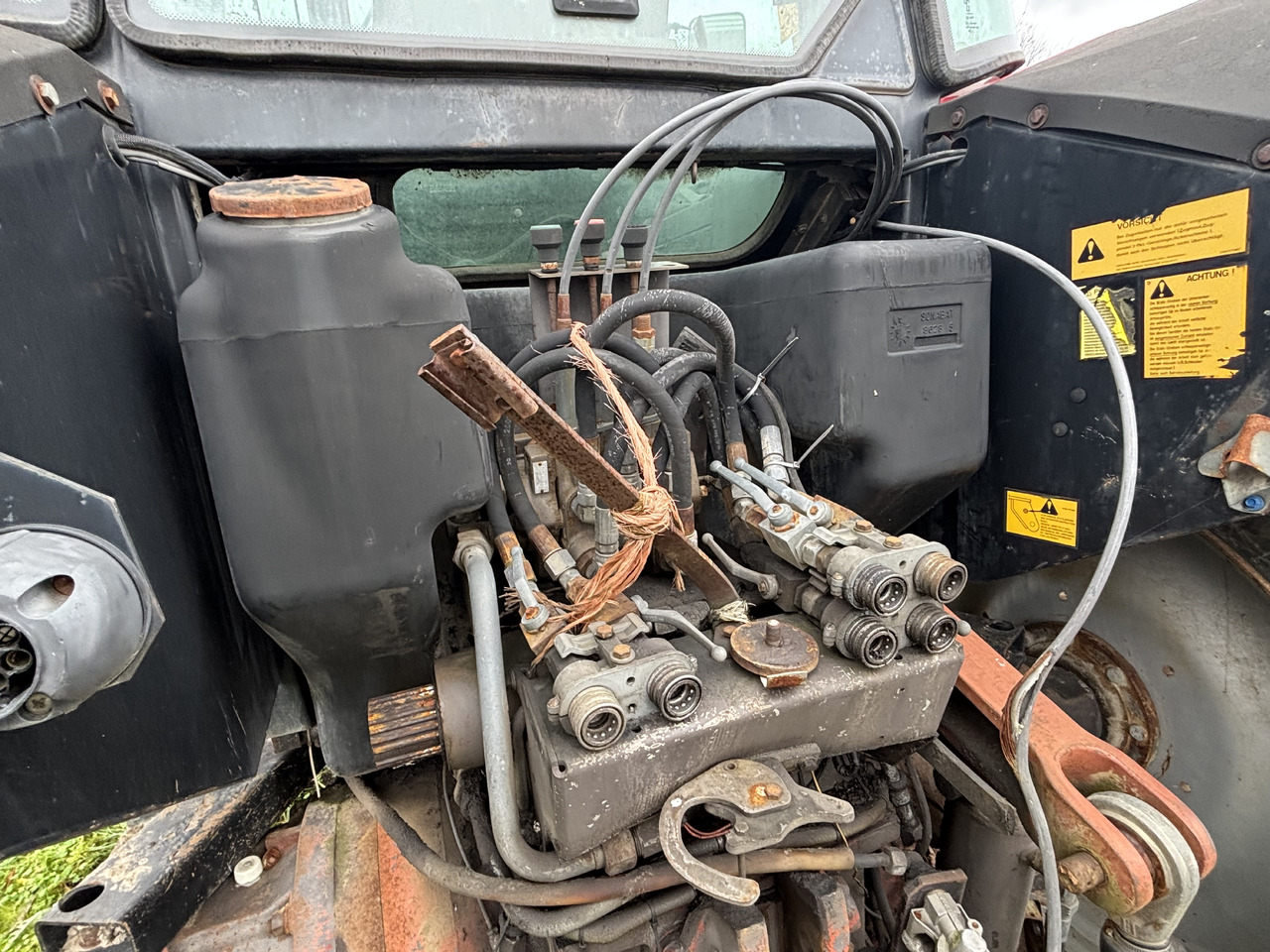 Massey Ferguson 8160 Rozdzielacz Hydrauliczny 3 CZĘŚCI 3713021M93 - Гидравлический клапан для Сельскохозяйственной техники: фото 1 Massey Ferguson 8160 Rozdzielacz Hydrauliczny 3 CZĘŚCI 3713021M93 - Гидравлический клапан для Сельскохозяйственной техники: фото 1