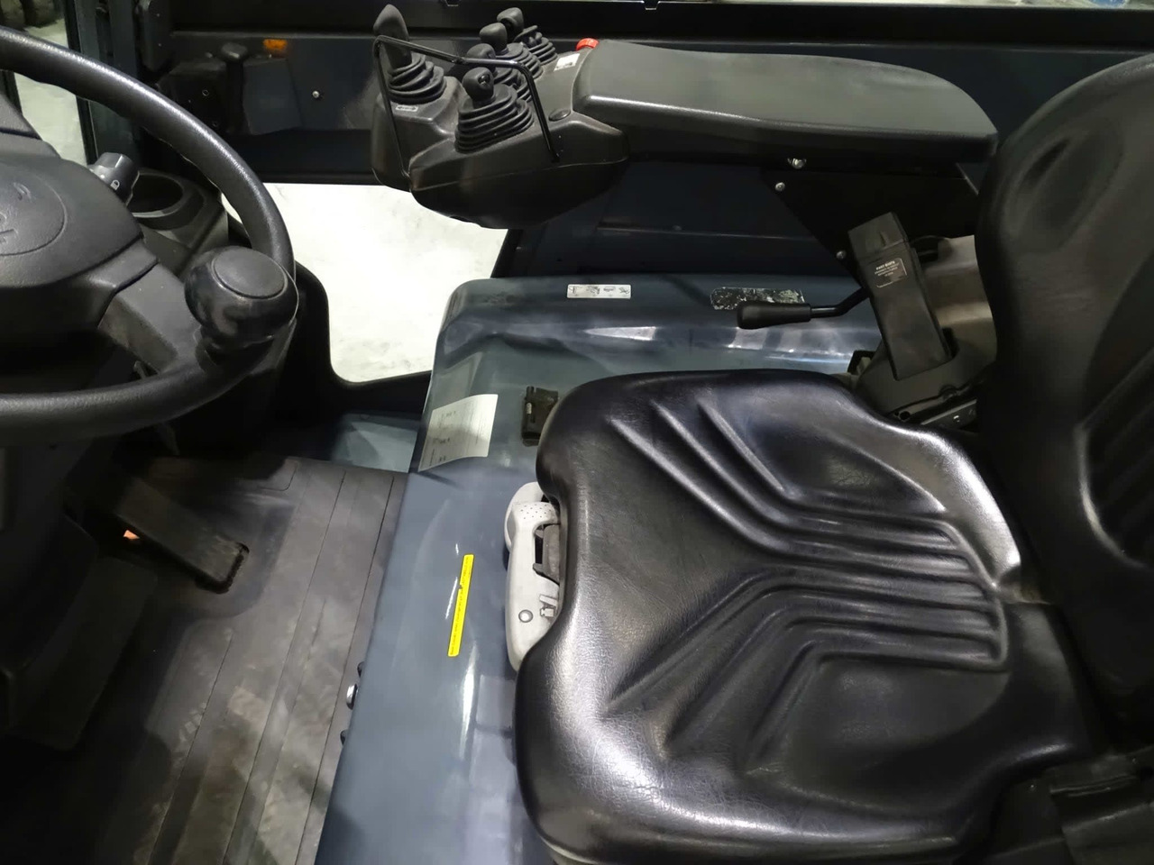 Toyota 8FBMT30 - Электропогрузчик: фото 3 Toyota 8FBMT30 - Электропогрузчик: фото 3