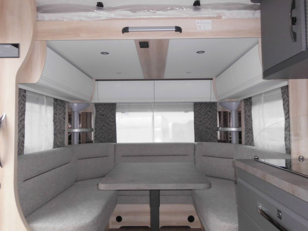 Hobby De Luxe 515 UHL mit Extras, Lagerabverkauf! - Прицеп дача: фото 1 Hobby De Luxe 515 UHL mit Extras, Lagerabverkauf! - Прицеп дача: фото 1