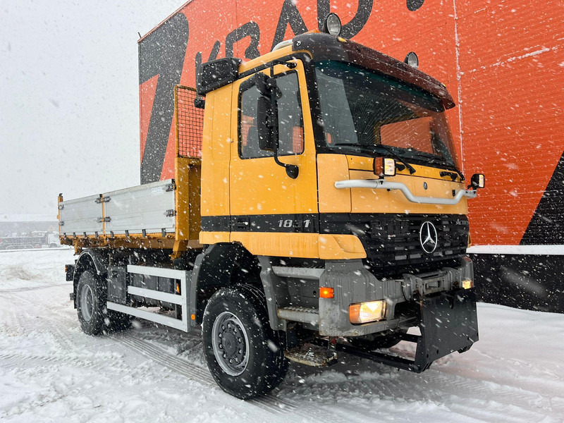 Mercedes-Benz Actros 1831 4x4 V6 / FULL STEEL / BOX L=4342 mm - Самосвал: фото 4 Mercedes-Benz Actros 1831 4x4 V6 / FULL STEEL / BOX L=4342 mm - Самосвал: фото 4