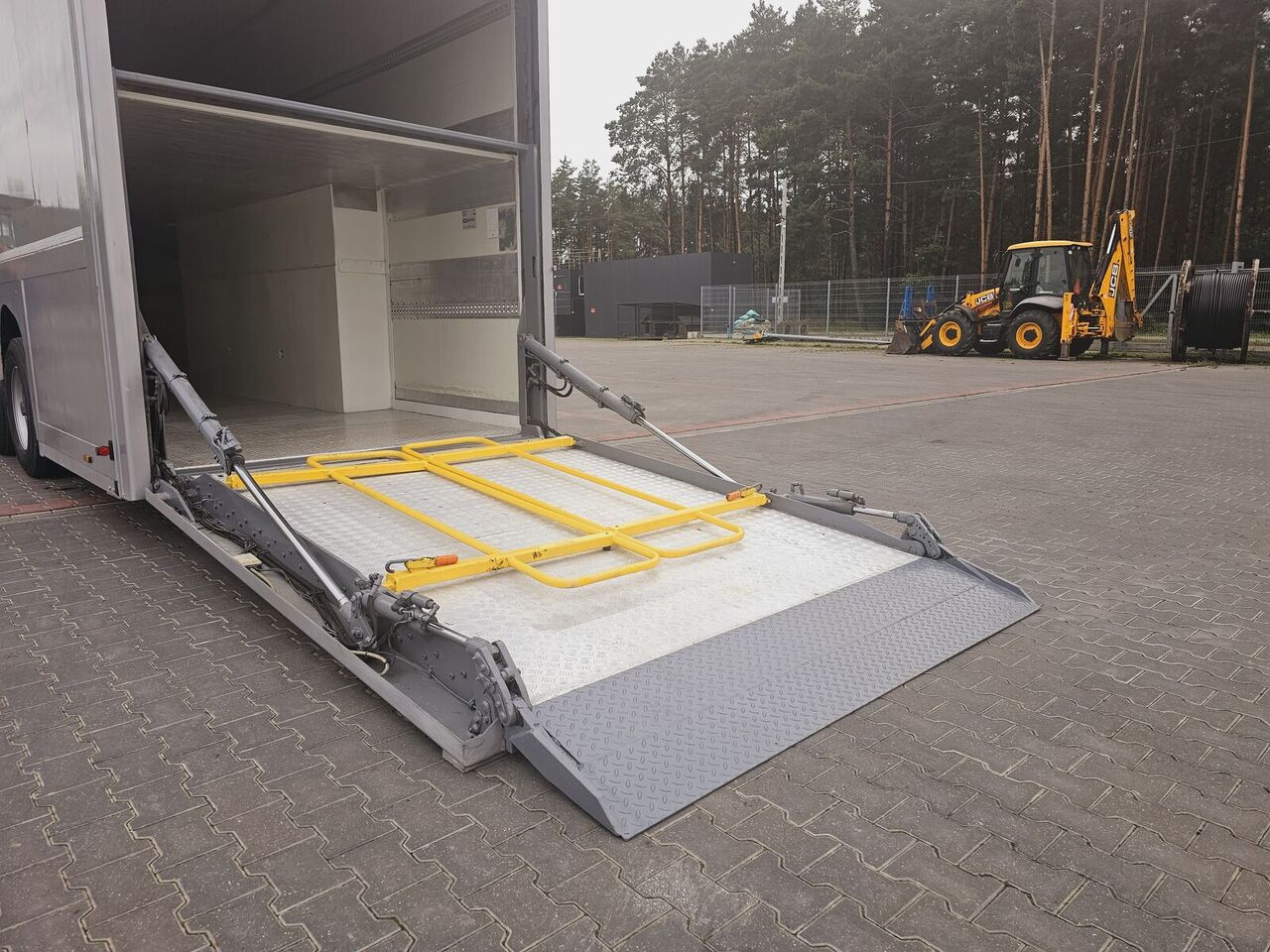 Прицеп-рефрижератор Langendorf DOUBLE LOADING FOR MOTOR COSMETICS Flexliner Inloader: фото 10 Прицеп-рефрижератор Langendorf DOUBLE LOADING FOR MOTOR COSMETICS Flexliner Inloader: фото 10
