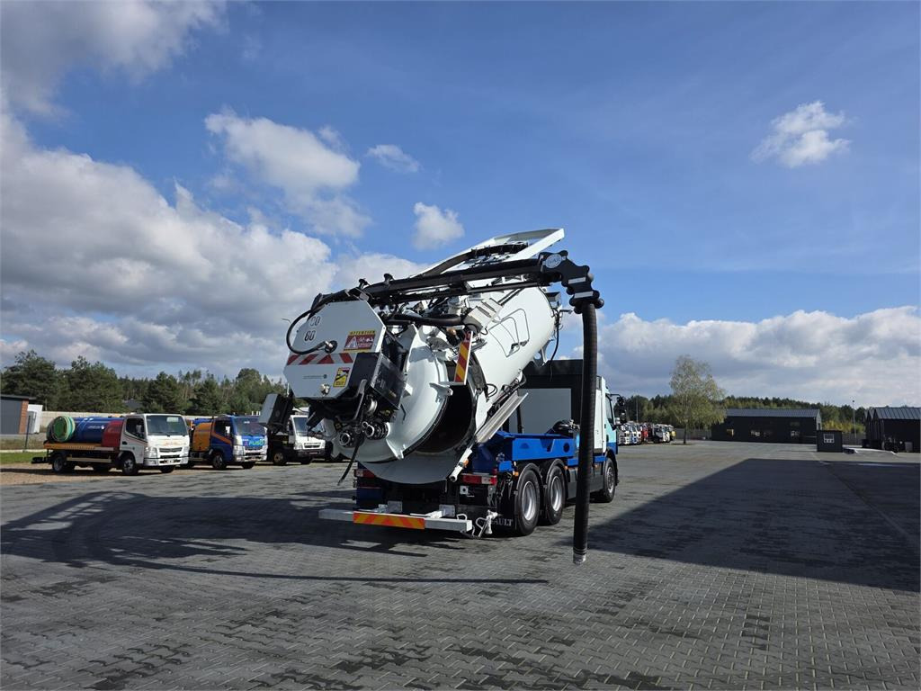 Renault for collecting liquid waste - Ассенизатор: фото 1 Renault for collecting liquid waste - Ассенизатор: фото 1