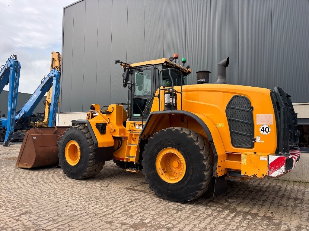 Hyundai HL 970 - HL970 - HL 975 - Колёсный погрузчик: фото 3 Hyundai HL 970 - HL970 - HL 975 - Колёсный погрузчик: фото 3